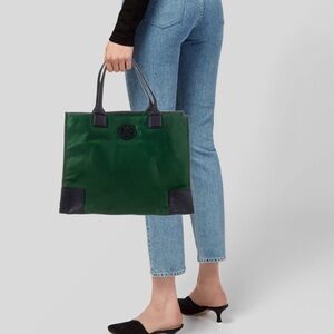 it’s in very good condition, barely used .